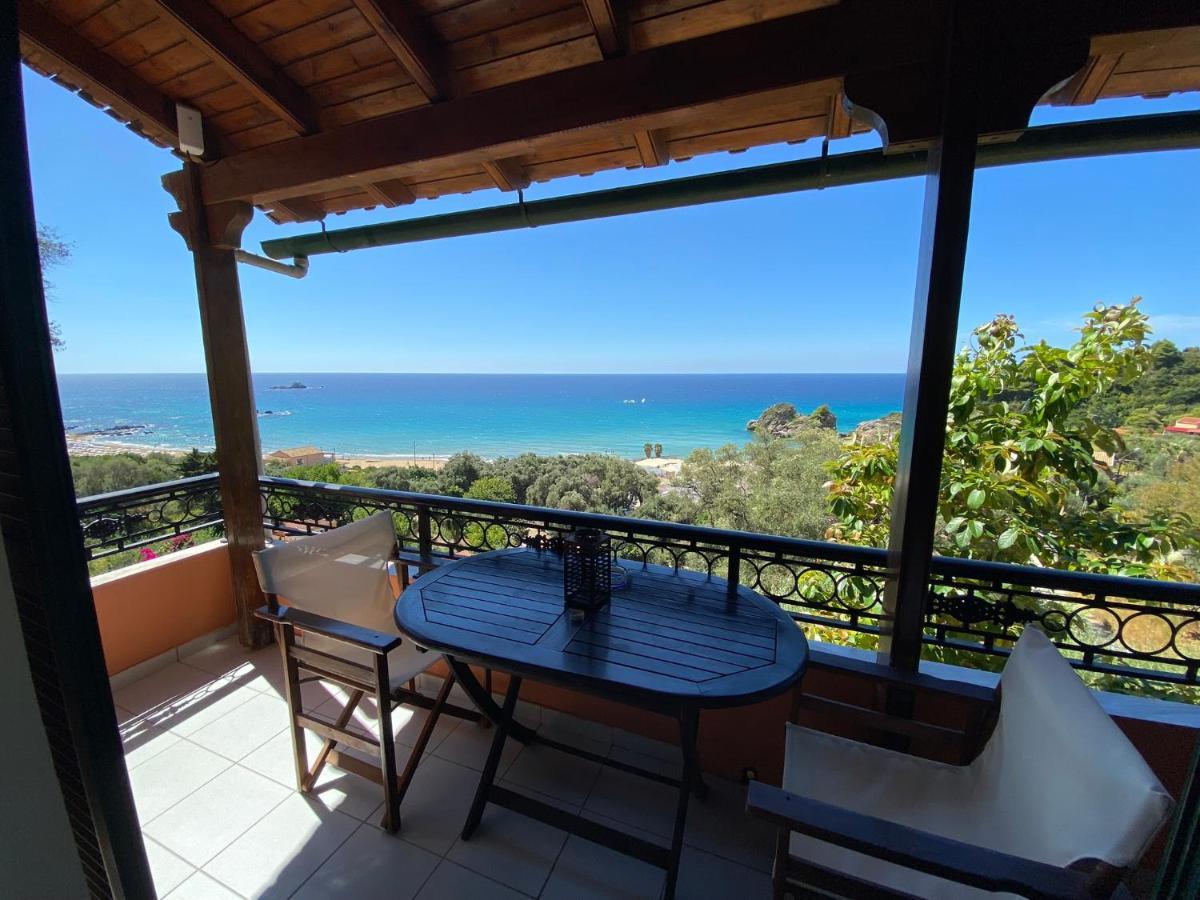 Papadatos Apts With Amazing View - 5Mins From The Beach Kontogialos Exterior photo