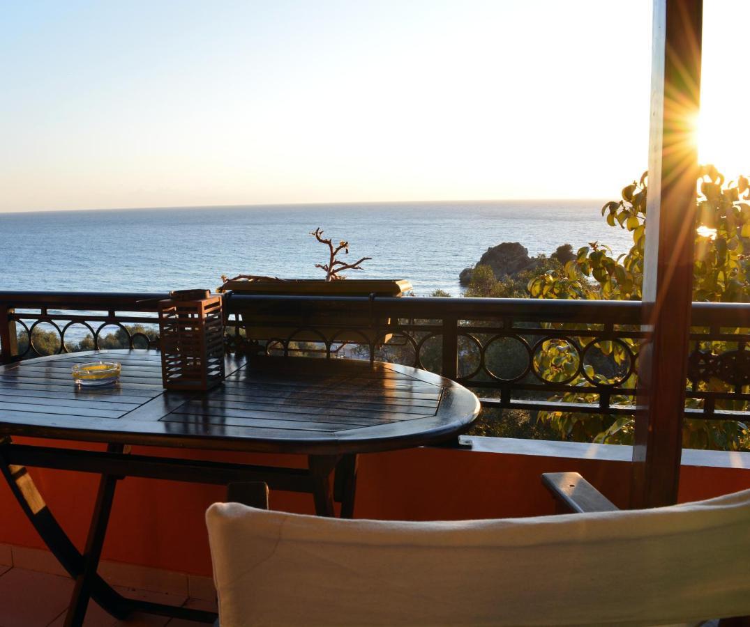 Papadatos Apts With Amazing View - 5Mins From The Beach Kontogialos Exterior photo